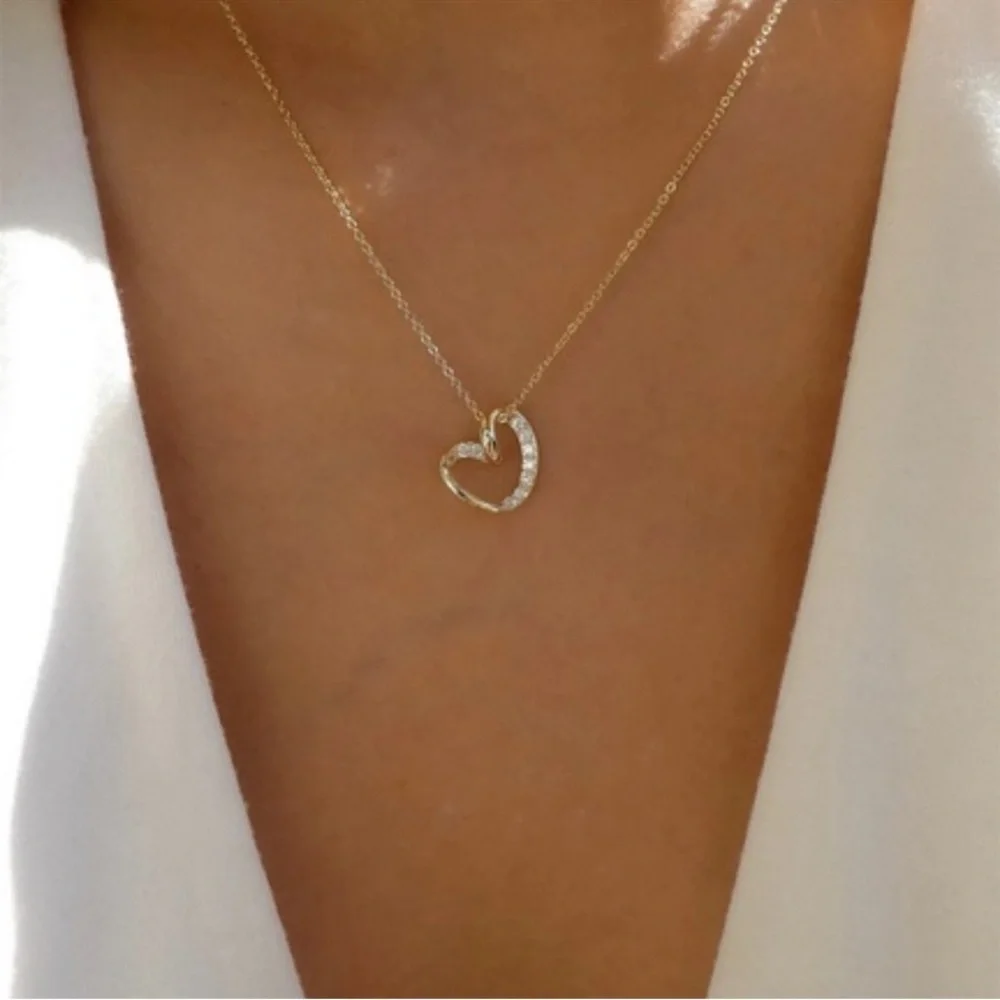 Elegant Gold Color & Rhinestone Heart Pendant Necklace - NWOT
